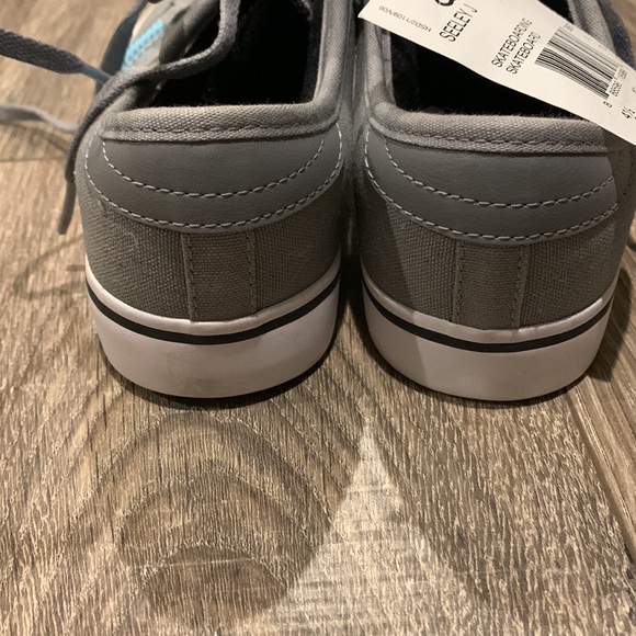 Adidas size Big Kid 5 Seeley J shoes NWT - Picture 4 of 9